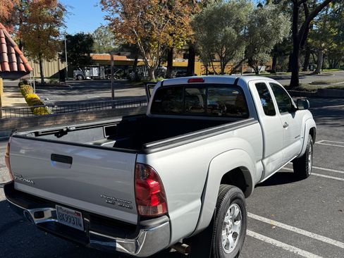 Used 2007 Toyota Tacoma PreRunner image 10