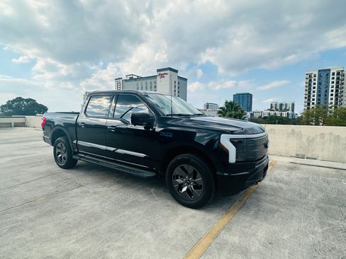 Used 2024 Ford F150 Lightning Lariat image 15