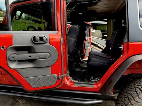 Used 2009 Jeep Wrangler Unlimited Rubicon w/ Dual Top Group AWD/4WD image 23