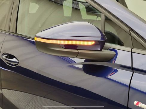 Used 2023 Audi Q4 e-tron Premium w/ Convenience Package image 18