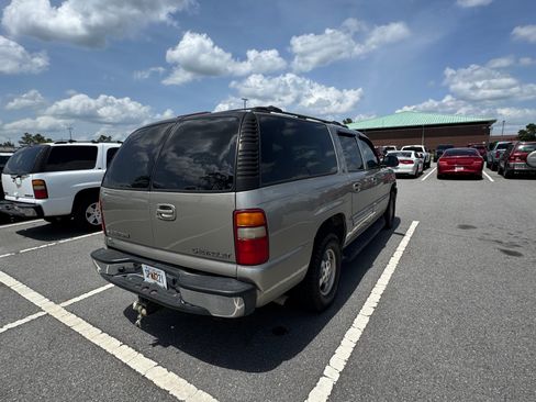 Used 2002 Chevrolet Suburban 2WD image 4