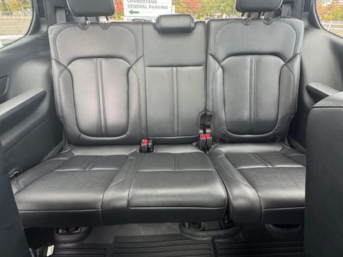 Used 2023 Jeep Wagoneer Series II w/ Premium Group I image 11