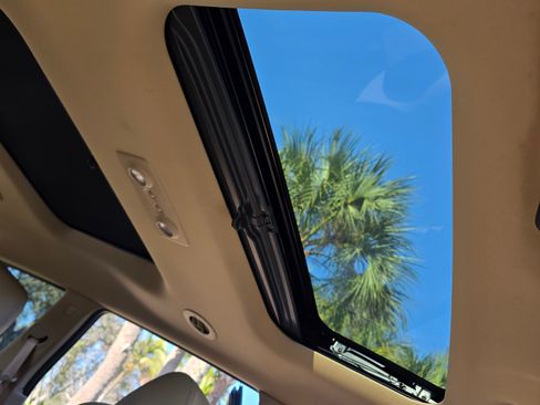 Used 2012 Buick Enclave Premium image 4