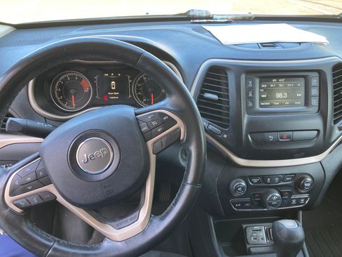 Used 2016 Jeep Cherokee Latitude w/ Comfort/Convenience Group image 9