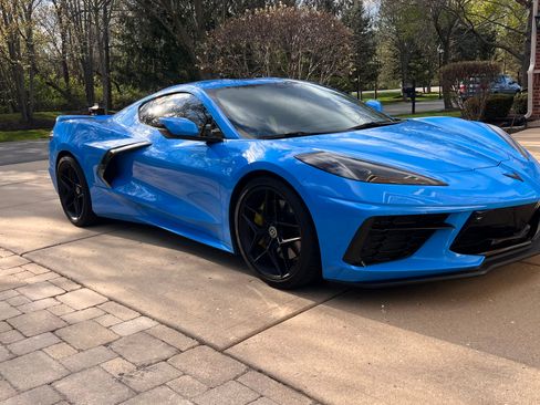 Used 2021 Chevrolet Corvette Stingray Preferred Cpe w/ Z51 Performance Package RWD image 4