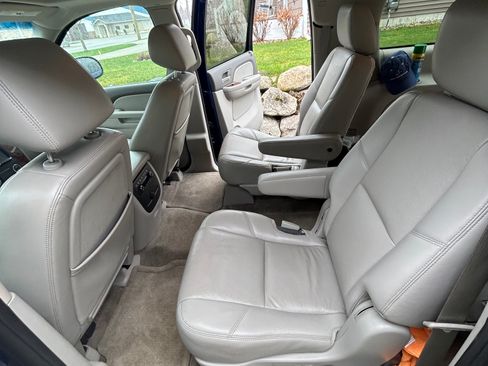 Used 2012 Chevrolet Suburban LTZ image 9