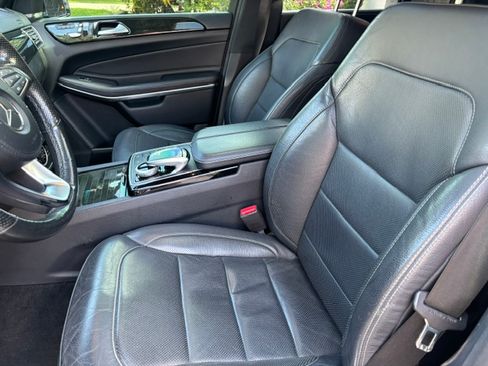 Used 2017 Mercedes-Benz GLS 550 4MATIC image 10