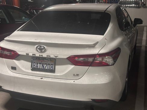 Used 2018 Toyota Camry LE image 11