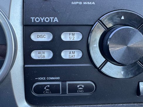 Used 2012 Toyota Yaris LE image 33