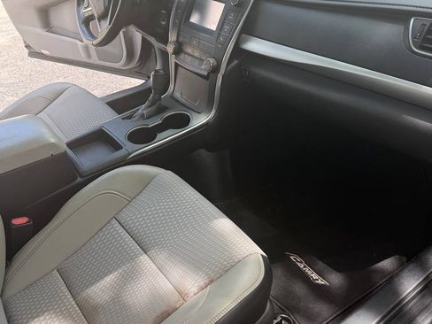 Used 2015 Toyota Camry SE FWD image 15