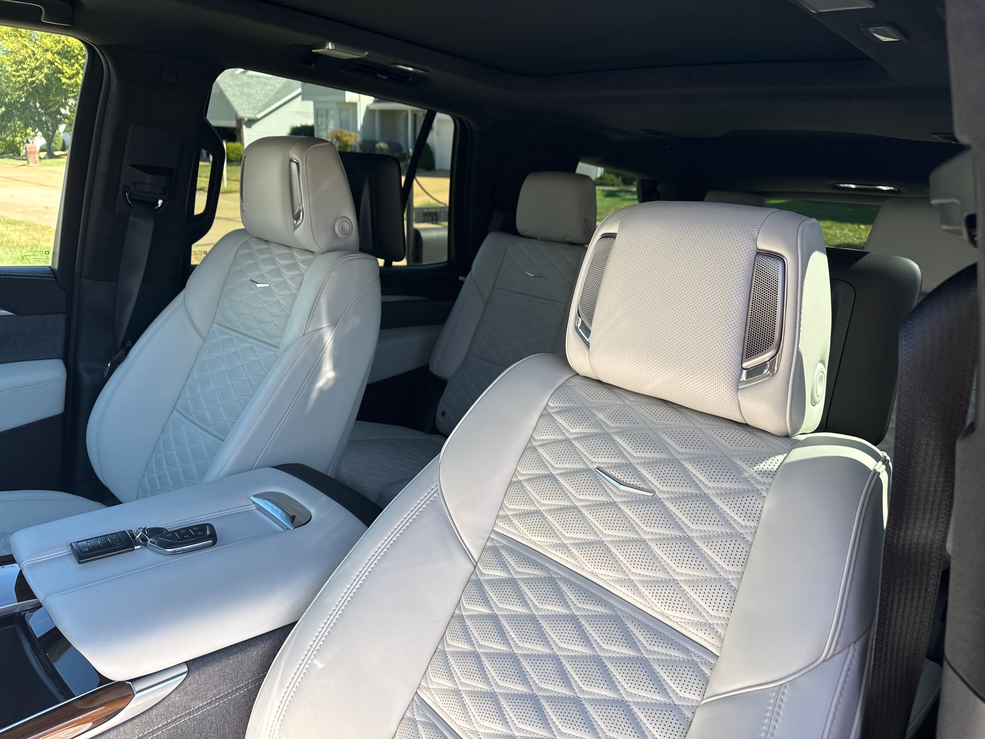 Used 2025 Cadillac Escalade Sport Platinum w/ LPO, Floor Liner Package AWD/4WD image 8