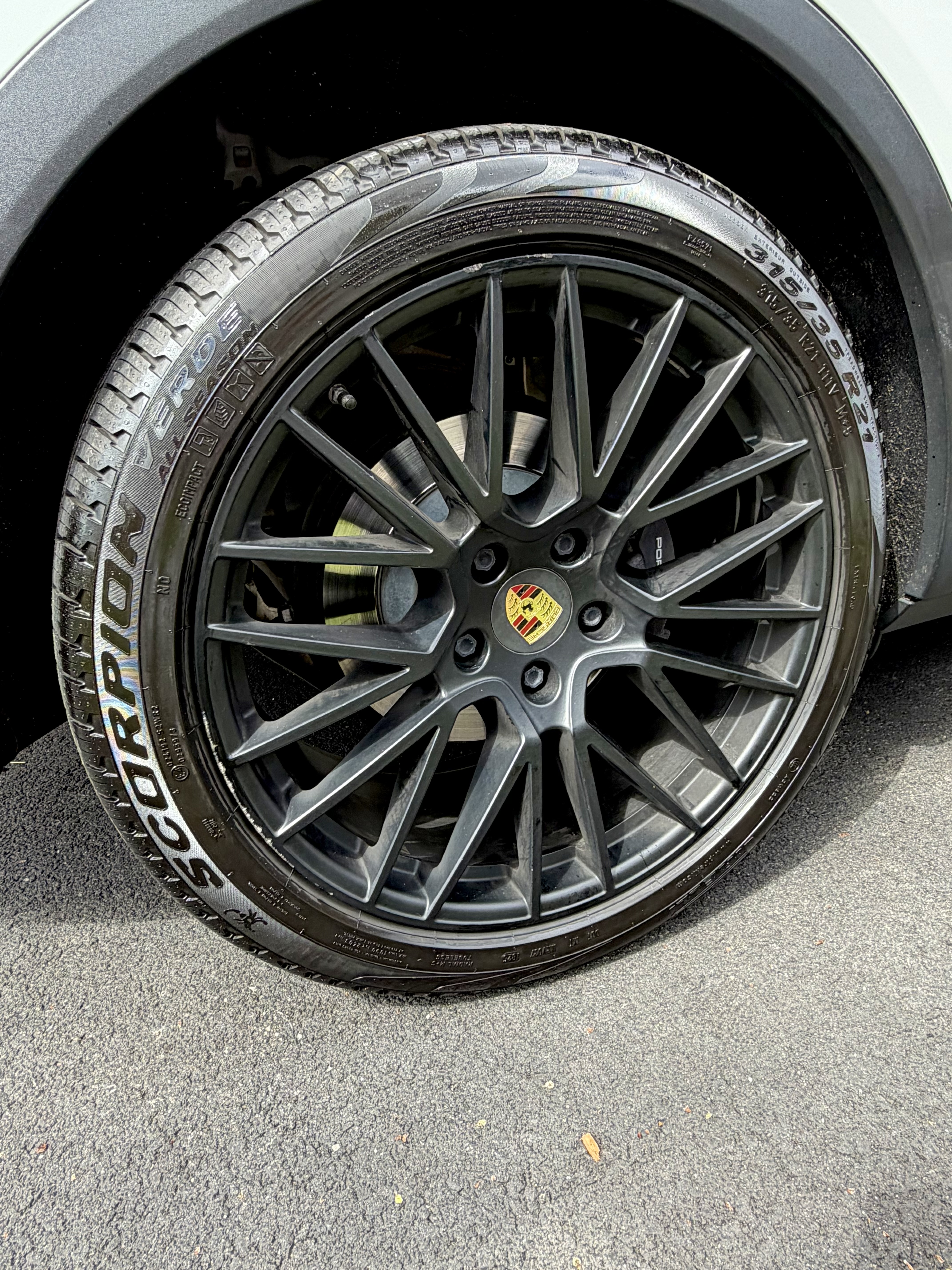Used 2020 Porsche Cayenne AWD/4WD image 12
