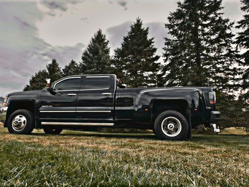 Used 2019 Chevrolet Silverado 3500 LTZ w/ Duramax Plus Package image 5
