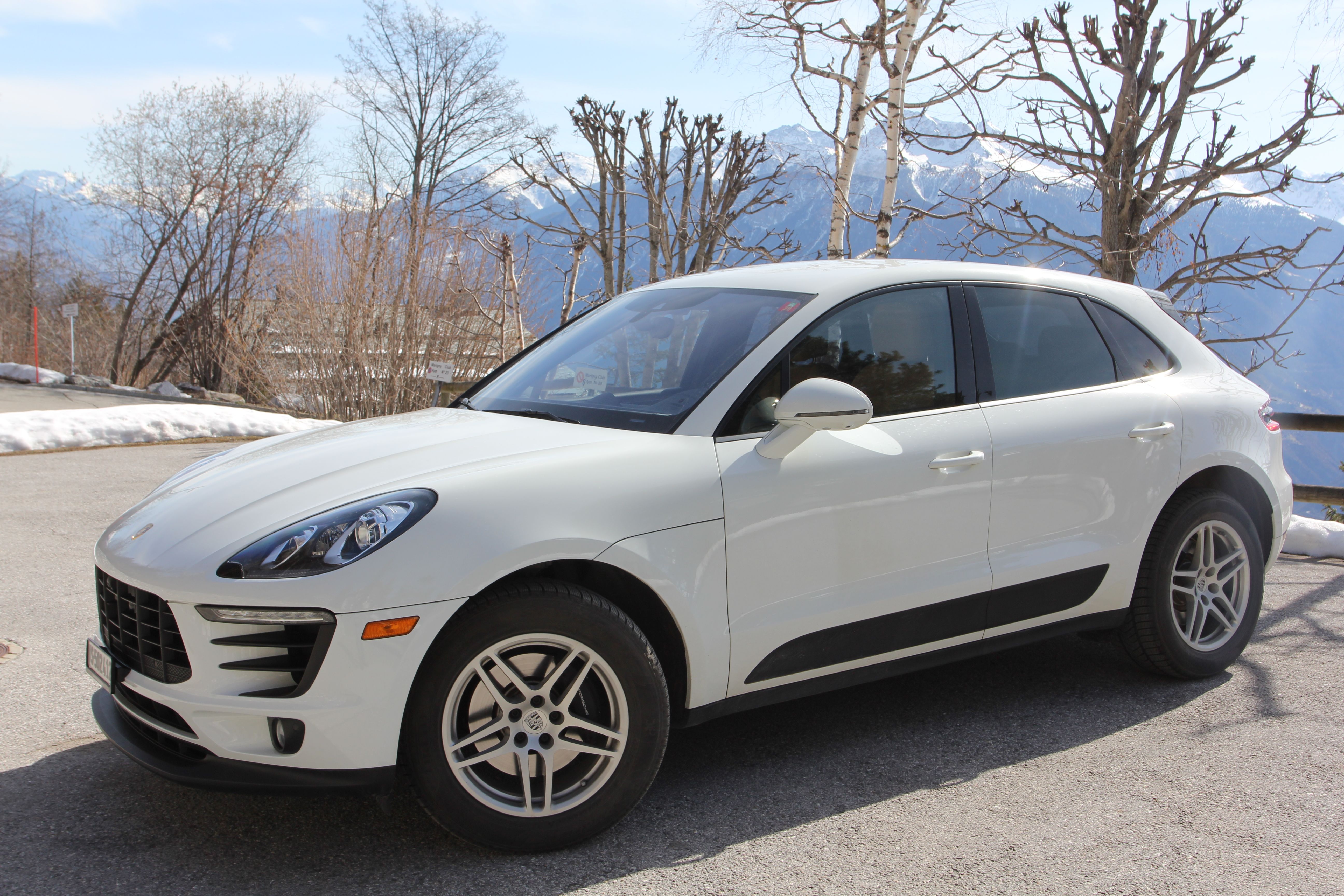 Used 2018 Porsche Macan Sport Edition AWD/4WD image 18