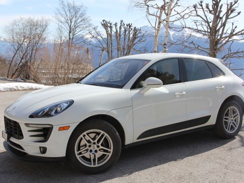Used 2018 Porsche Macan Sport Edition AWD/4WD image 18