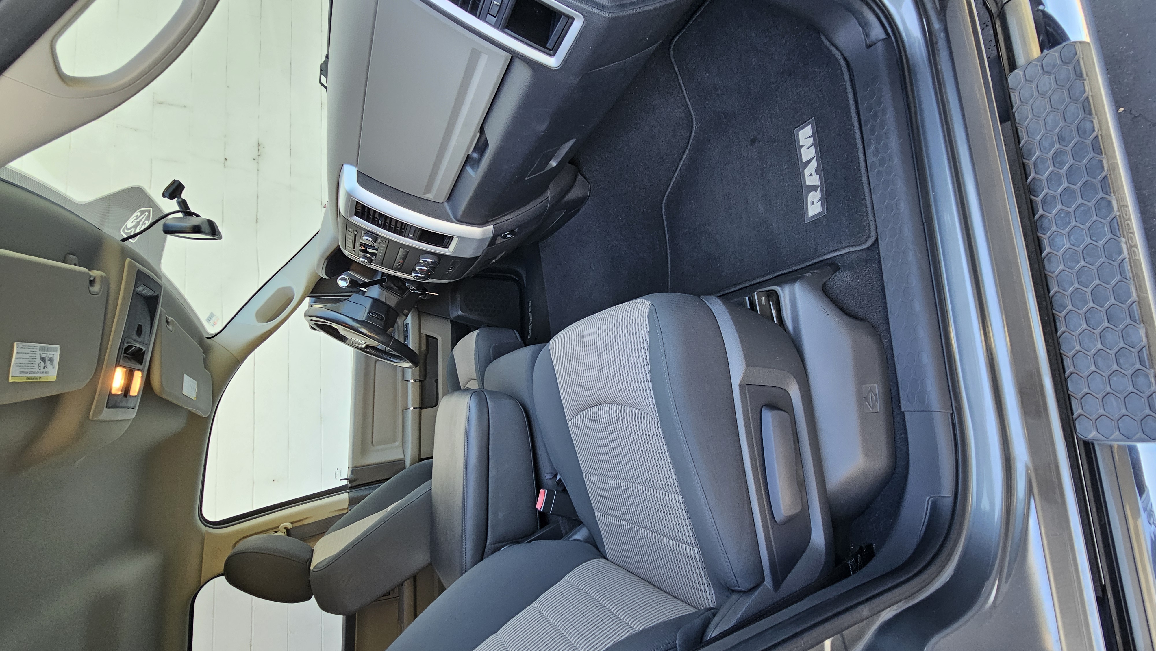 Used 2011 RAM 1500 Big Horn RWD image 14