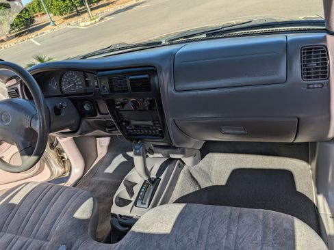 Used 2004 Toyota Tacoma 2WD Regular Cab image 13