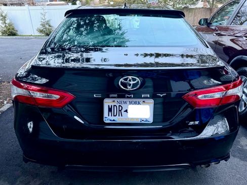 Used 2020 Toyota Camry SE image 4