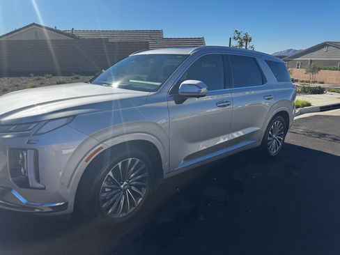 Used 2023 Hyundai Palisade Calligraphy w/ Winter Package image 4