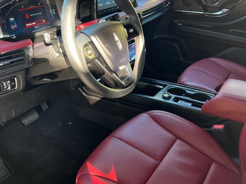 Used 2023 Lincoln Corsair Reserve w/ Jet Appearance Package image 10