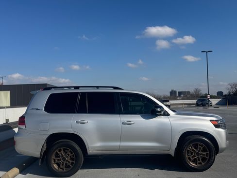 Used 2021 Toyota Land Cruiser Heritage Edition image 2