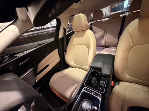 Used 2017 Jaguar XE Premium image 11