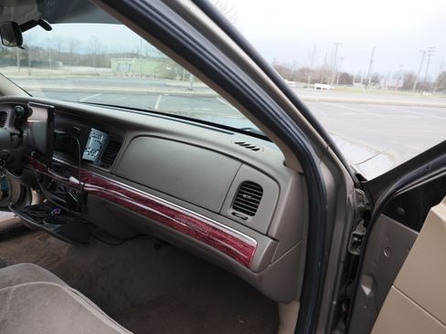 Used 2001 Mercury Grand Marquis GS image 18