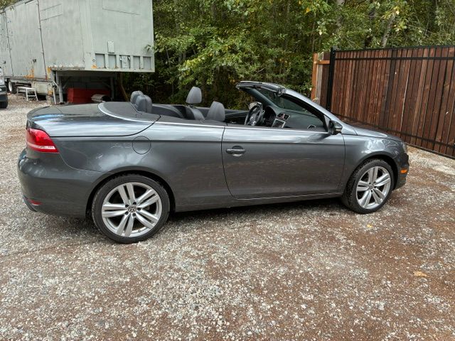 Used 2015 Volkswagen Eos Executive FWD image 1