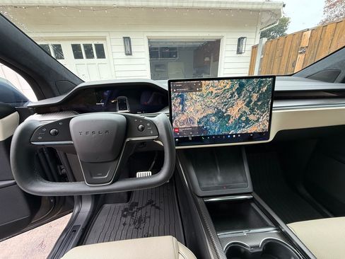 Used 2022 Tesla Model X Plaid image 9