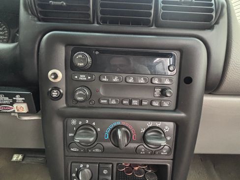 Used 2005 Chevrolet Venture LS w/ Easy Order Package image 8