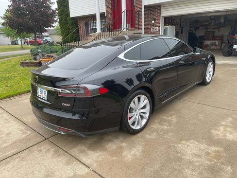 Used 2016 Tesla Model S P90D image 4