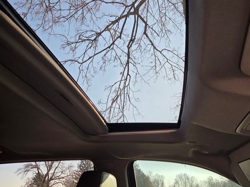 Used 2021 GMC Sierra 1500 SLT w/ SLT Premium Package image 4