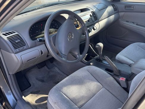 Used 2004 Toyota Camry LE FWD image 19