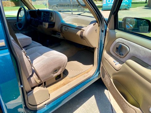 Used 1995 Chevrolet Silverado 1500 4x4 Regular Cab image 10