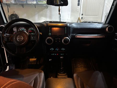 Used 2015 Jeep Wrangler Unlimited Sahara w/ Dual Top Group image 12