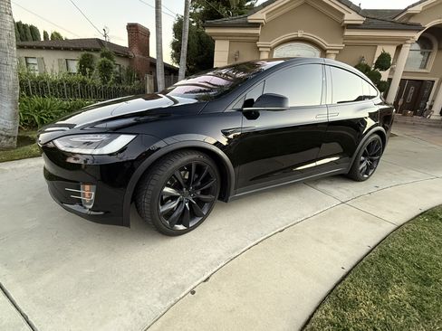 Used 2017 Tesla Model X 75D image 1