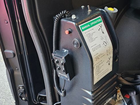 Used 2022 Mercedes-Benz Sprinter 2500 image 11