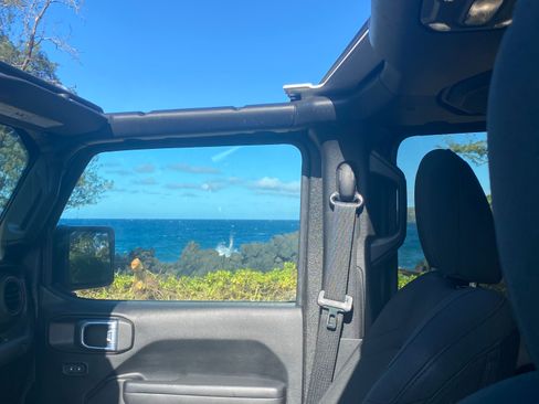 Used 2021 Jeep Gladiator Sport image 8