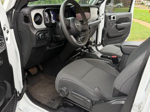 Used 2024 Jeep Wrangler Unlimited Sport AWD/4WD image 9