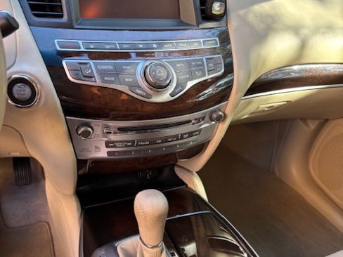 Used 2014 INFINITI QX60 AWD w/ Deluxe Touring Package image 4