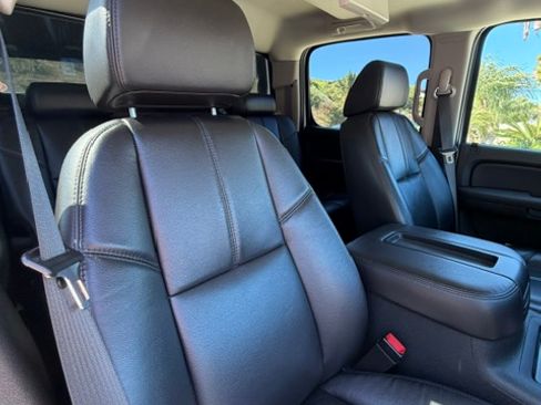 Used 2007 GMC Sierra 2500 SLT w/ Entertainment Package RWD image 8