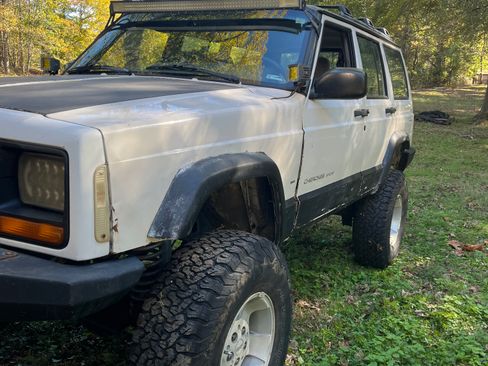 Used 1999 Jeep Cherokee Sport image 2