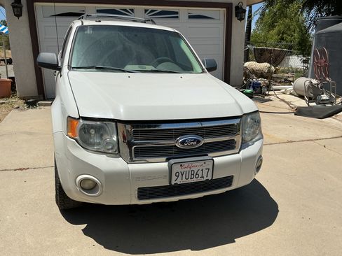 Used 2011 Ford Escape XLT w/ 201A Rapid Spec Order Code FWD image 1