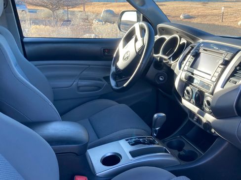 Used 2013 Toyota Tacoma PreRunner image 4