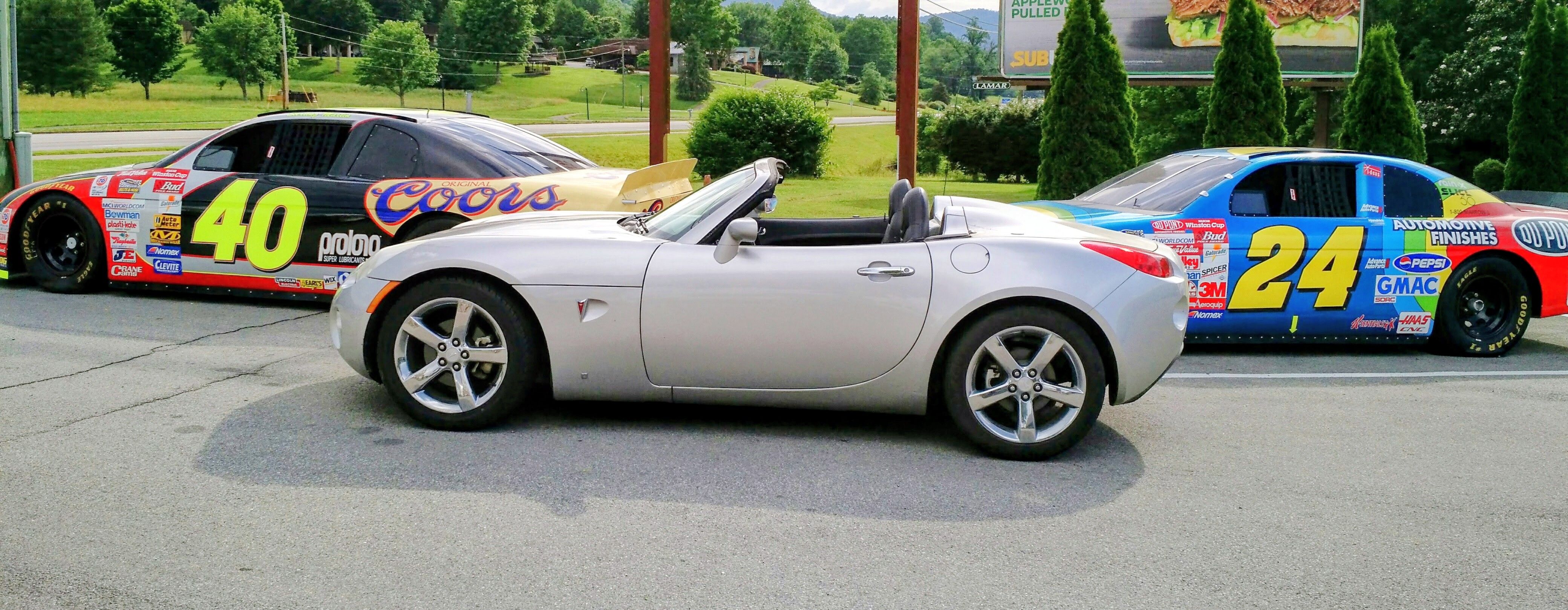 Used 2006 Pontiac Solstice Convertible w/ Premium Package RWD image 4
