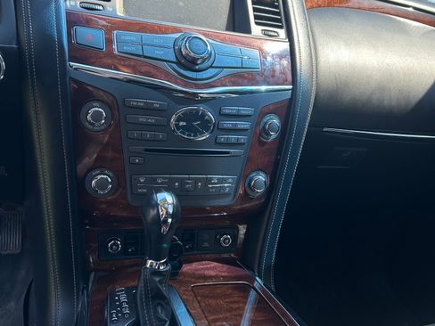 Used 2016 INFINITI QX80 4WD w/ Deluxe Technology Package image 18