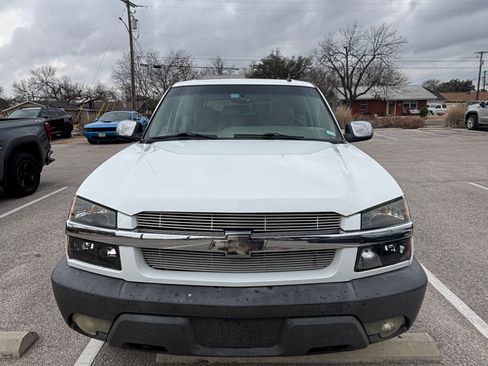 Used 2006 Chevrolet Avalanche Z71 w/ Preferred Equipment Group image 2