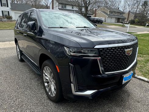 Used 2023 Cadillac Escalade Premium Luxury image 2