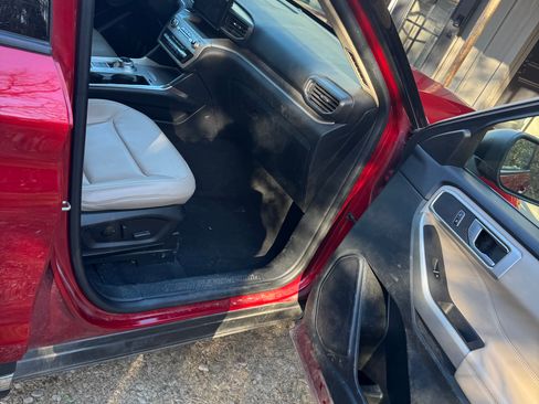 Used 2022 Ford Explorer XLT w/ Equipment Group 202A image 10