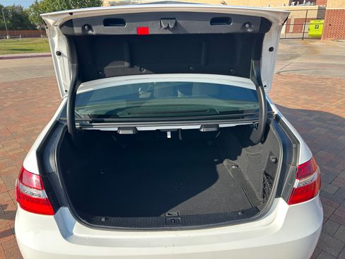 Used 2013 Mercedes-Benz E 350 4MATIC Sedan image 13